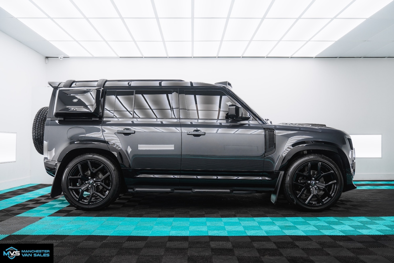 Used Land Rover Defender 2023 for sale - 76638695: Photo 3