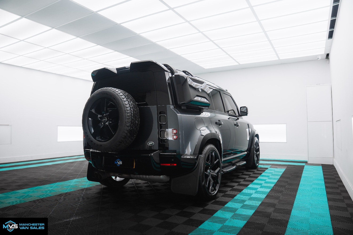 Used Land Rover Defender 2023 for sale - 76638695: Photo 5