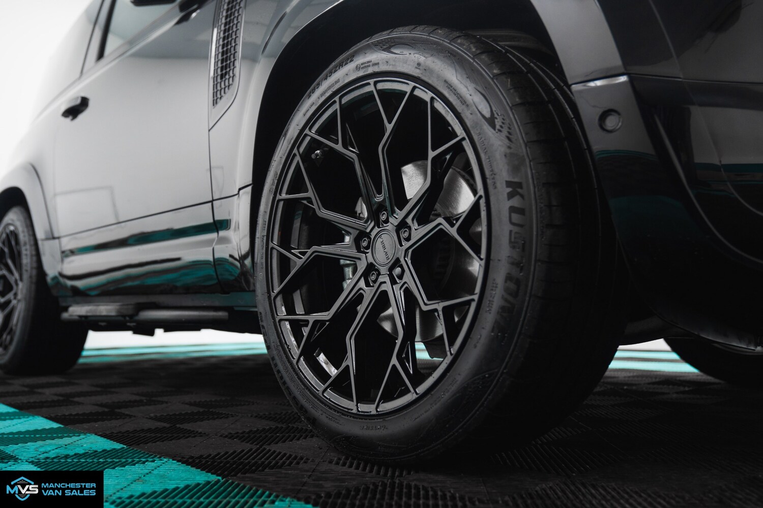 Used Land Rover Defender 2025 for sale - 77961771: Photo 2