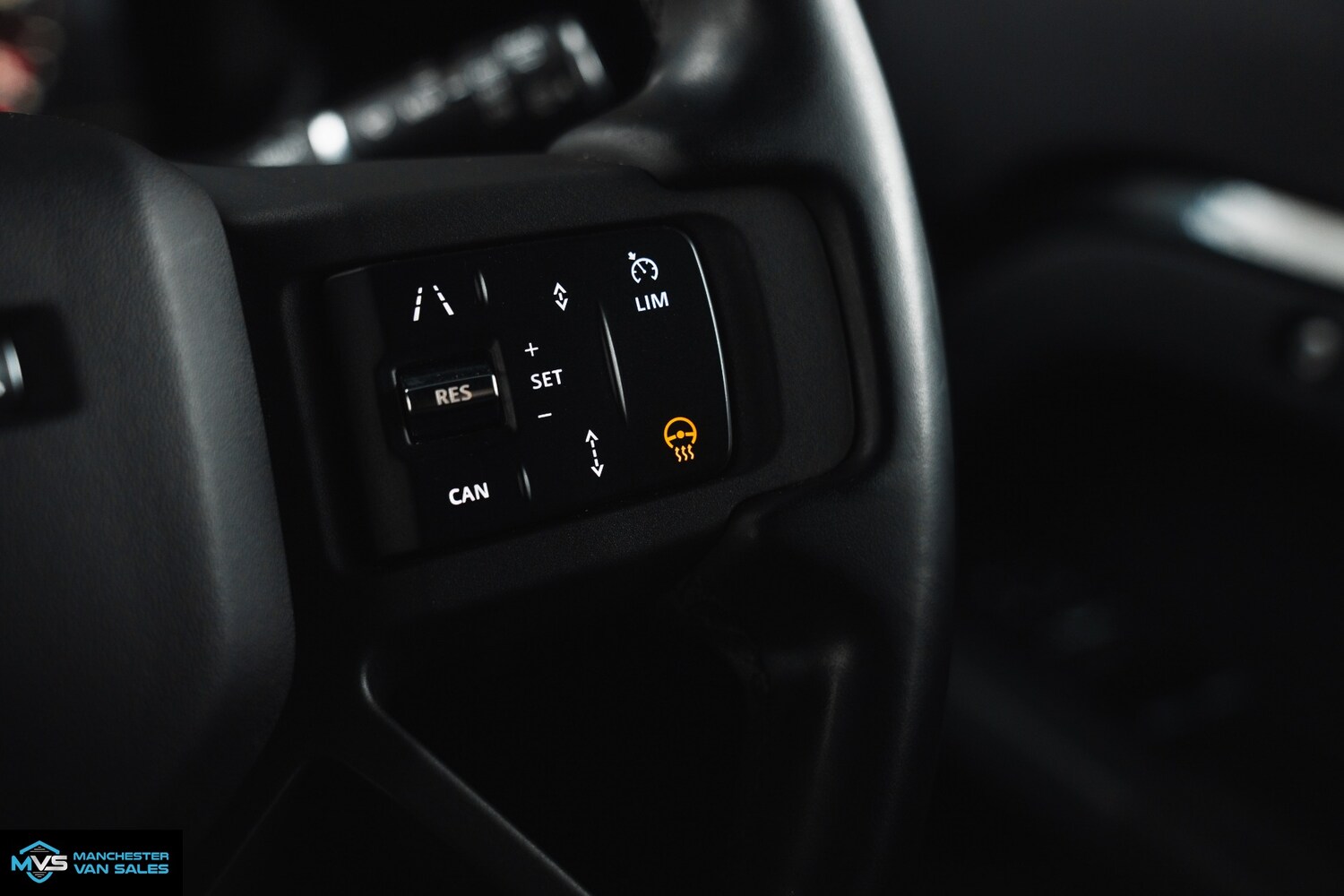 Used Land Rover Defender 2023 for sale - 77628840: Photo 13