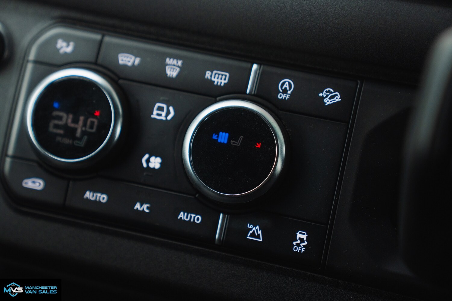 Used Land Rover Defender 2023 for sale - 77628840: Photo 16