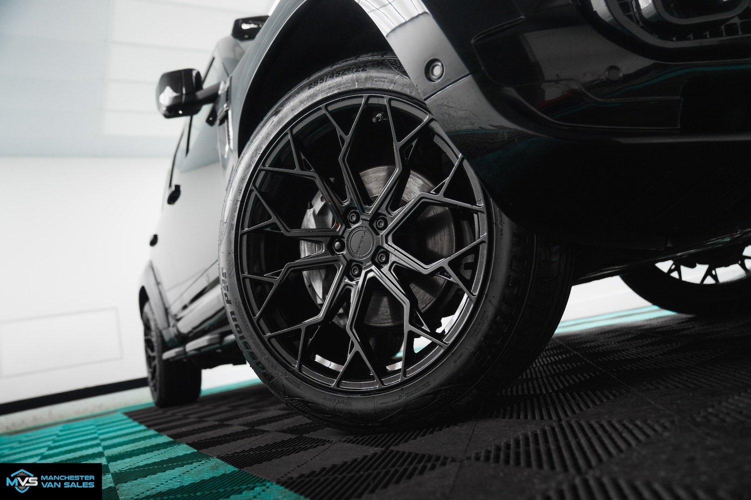 Used Land Rover Defender 2023 for sale - 77628840: Photo 2