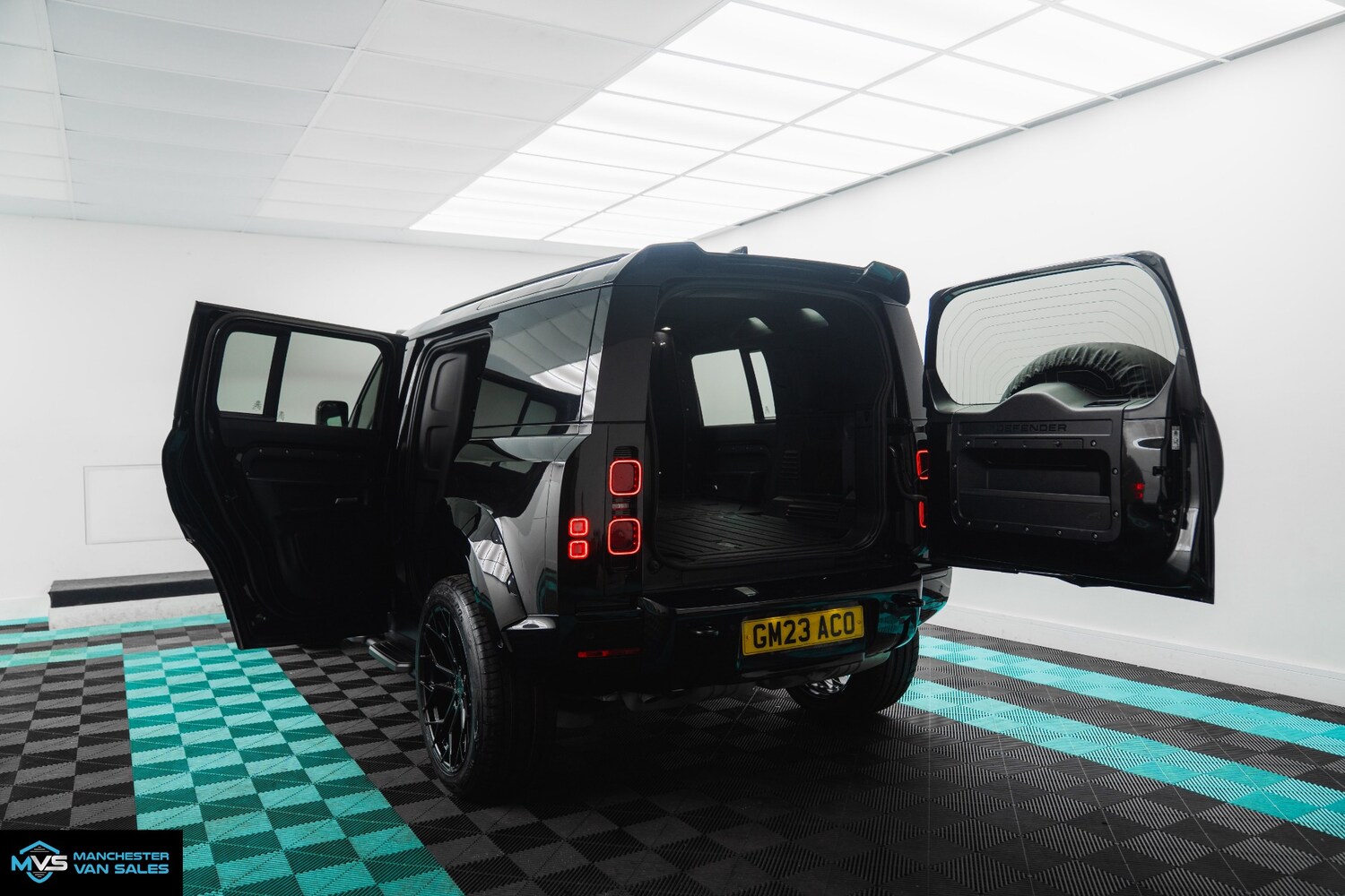 Used Land Rover Defender 2023 for sale - 77628840: Photo 8