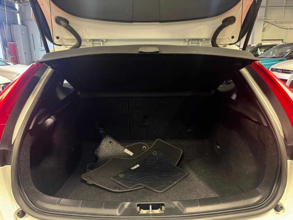 Used Volvo V40 2016 for sale - 76527193: Photo 13