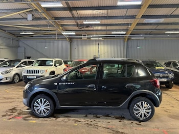 Used Dacia Sandero Stepway 2014 for sale - 77421736: Photo