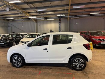 Used Dacia Sandero 2017 for sale - 75937712: Photo