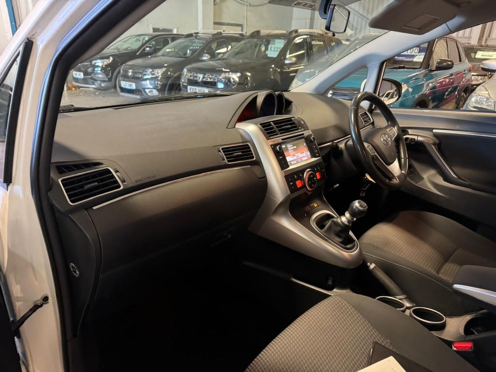 Used Toyota Verso 2015 for sale - 76605169: Photo 15