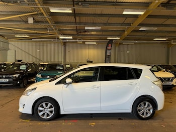 Used Toyota Verso 2015 for sale - 76605169: Photo