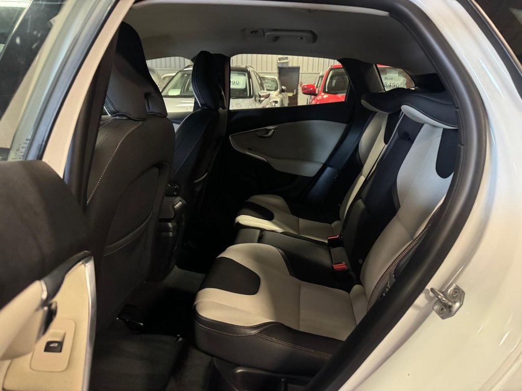 Used Volvo V40 Cross Country 2015 for sale - 76092477: Photo 11