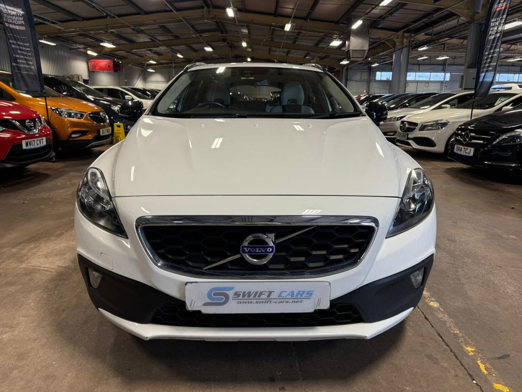 Used Volvo V40 Cross Country 2015 for sale - 76092477: Photo 2
