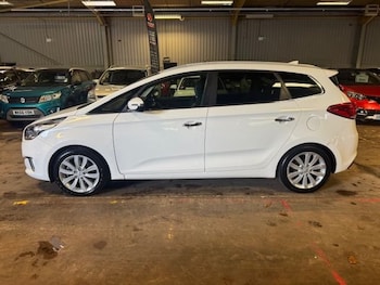 Used Kia Carens 2016 for sale - 76570099: Photo