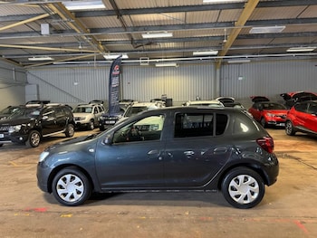 Used Dacia Sandero 2017 for sale - 78124611: Photo