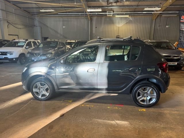 Used Dacia Sandero Stepway 2017 for sale - 76376315: Photo 4