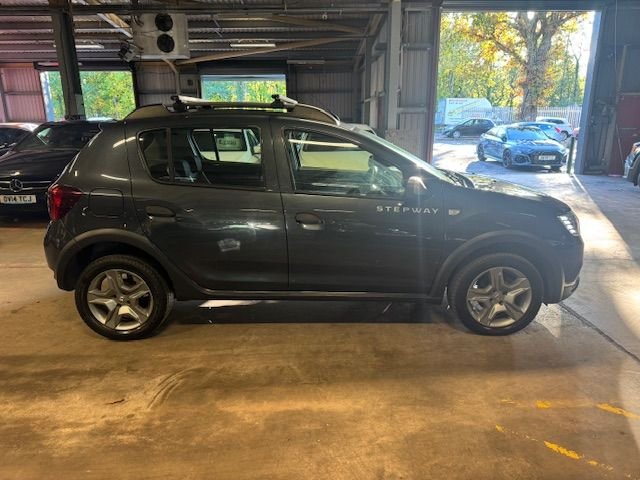 Used Dacia Sandero Stepway 2017 for sale - 76376315: Photo 8
