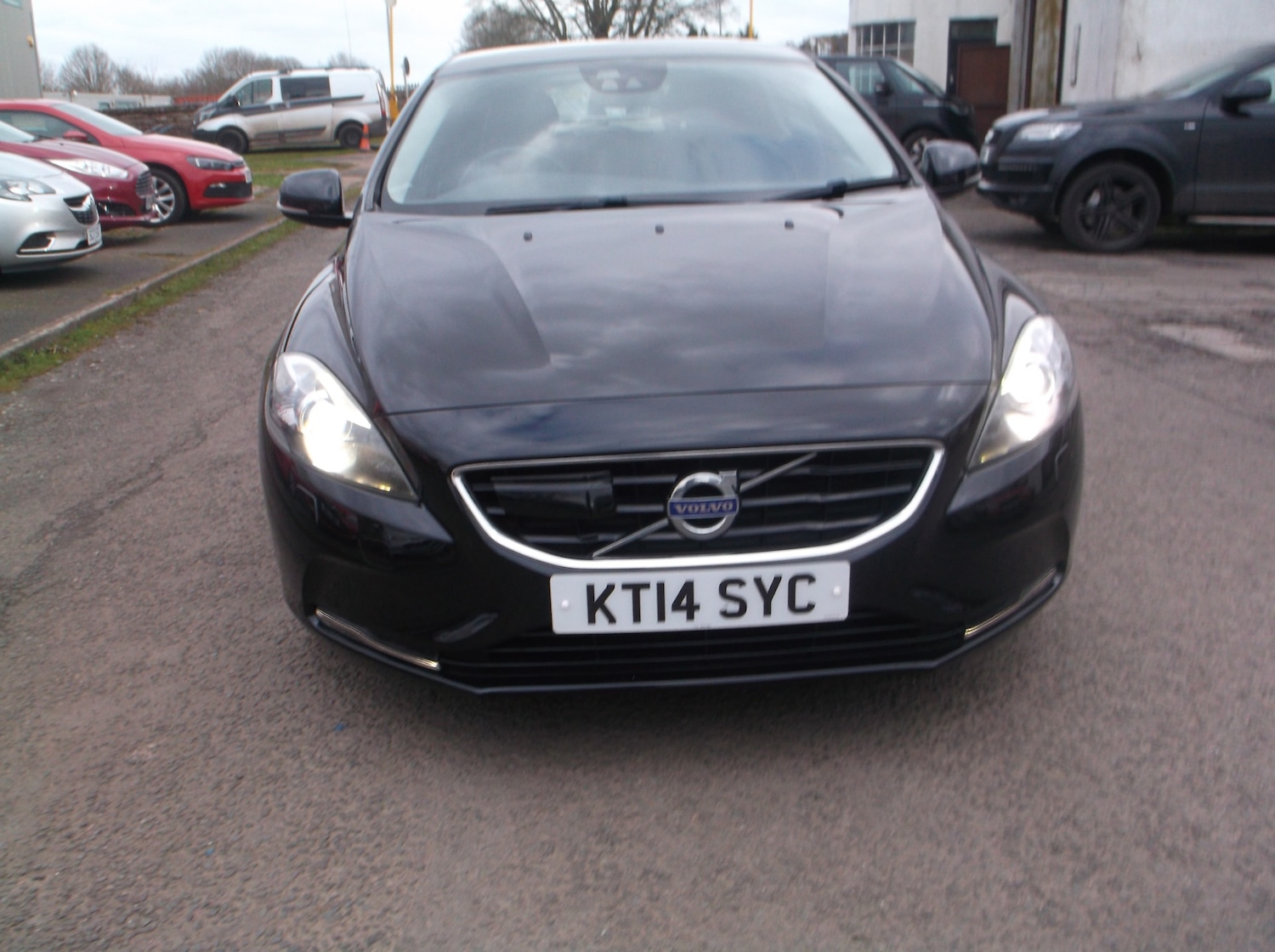 Used Volvo V40 2014 for sale - 77789126: Photo 2