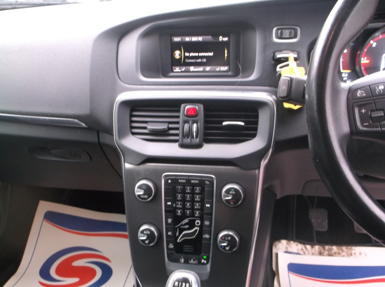 Used Volvo V40 2014 for sale - 77789126: Photo 28