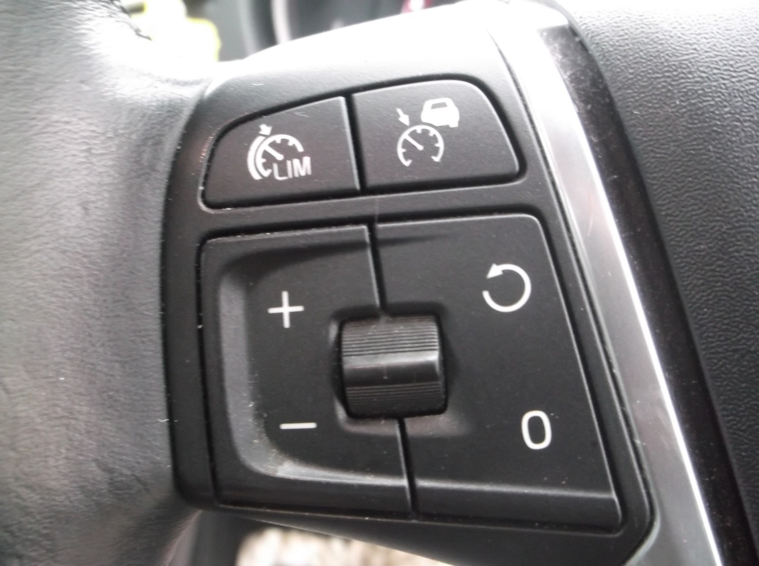 Used Volvo V40 2014 for sale - 77789126: Photo 34