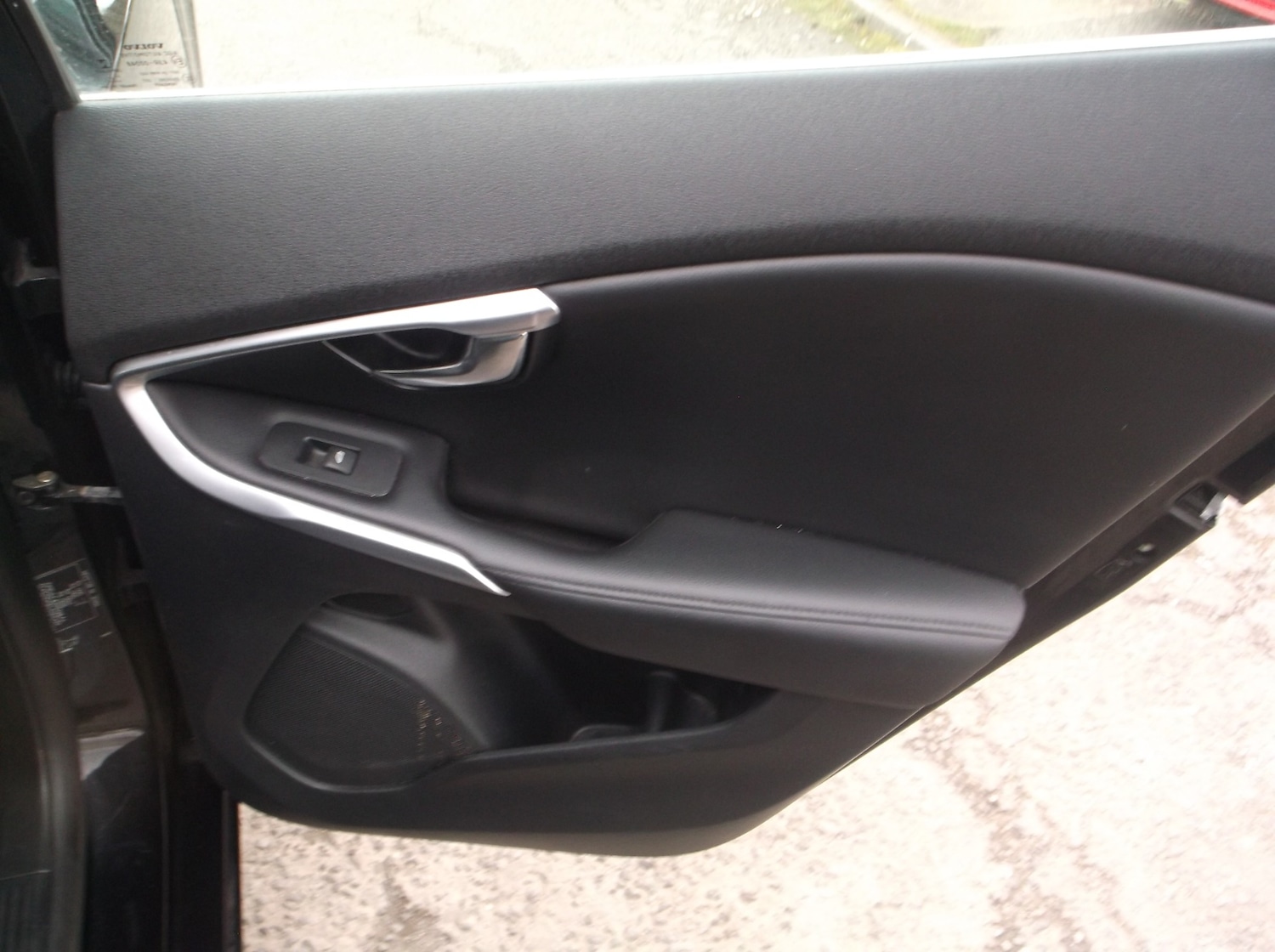 Used Volvo V40 2014 for sale - 77789126: Photo 41