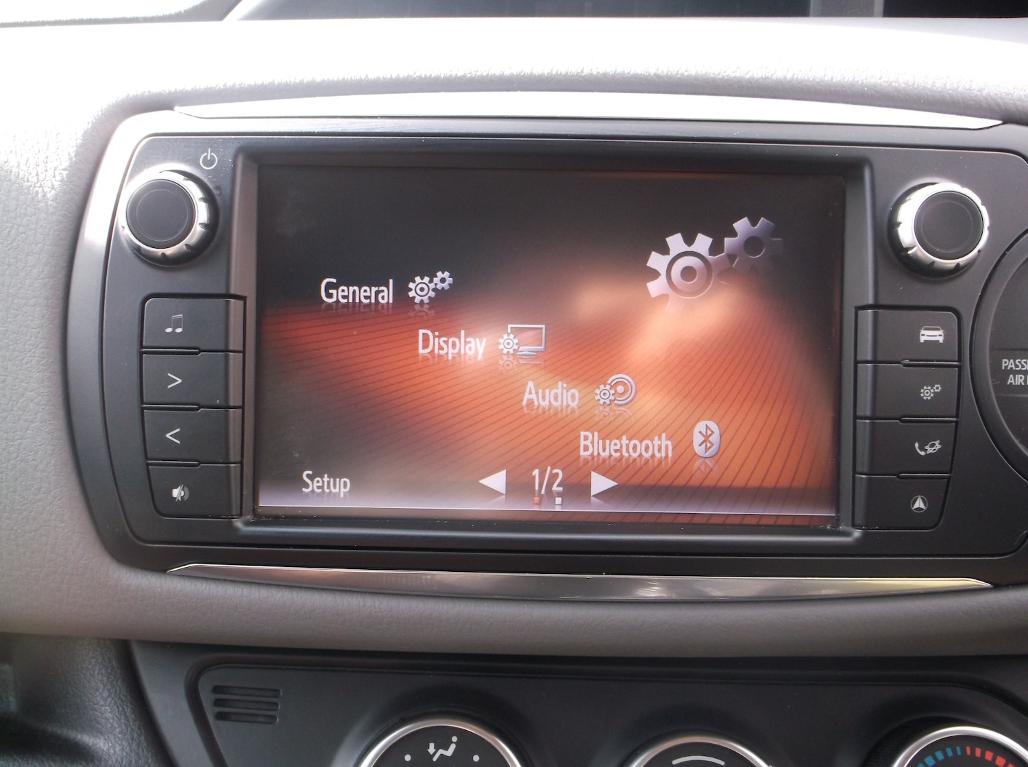 Used Toyota Yaris 2016 for sale - 77349947: Photo 28