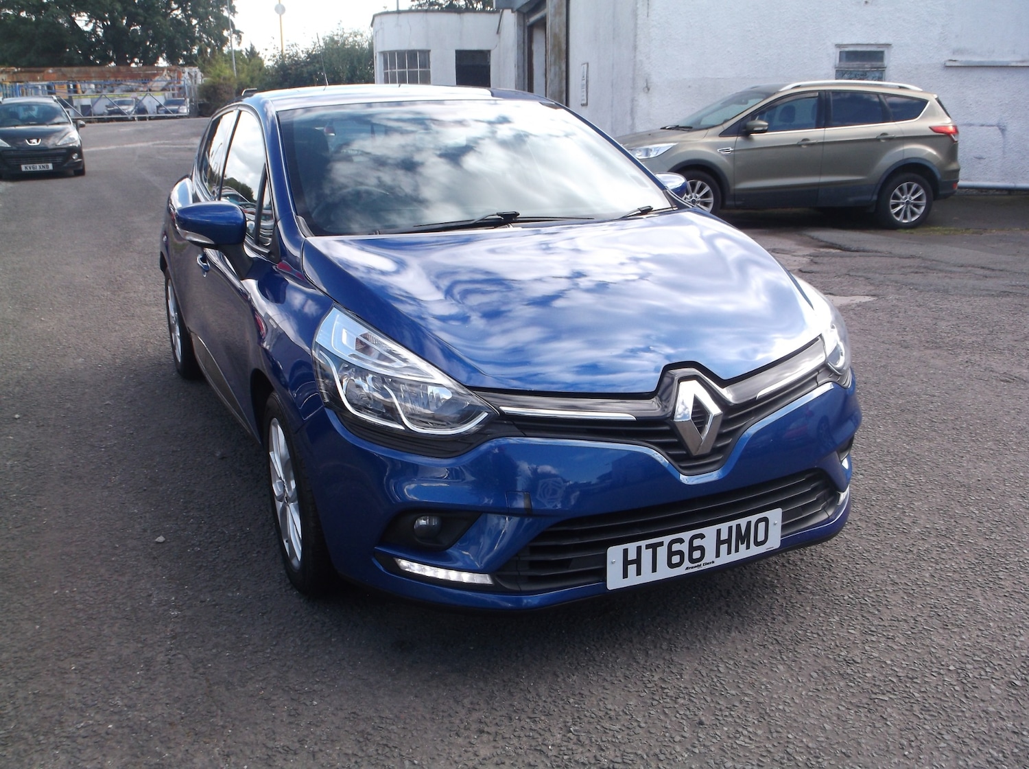 Used Renault Clio 2017 for sale - 77349804: Photo 2