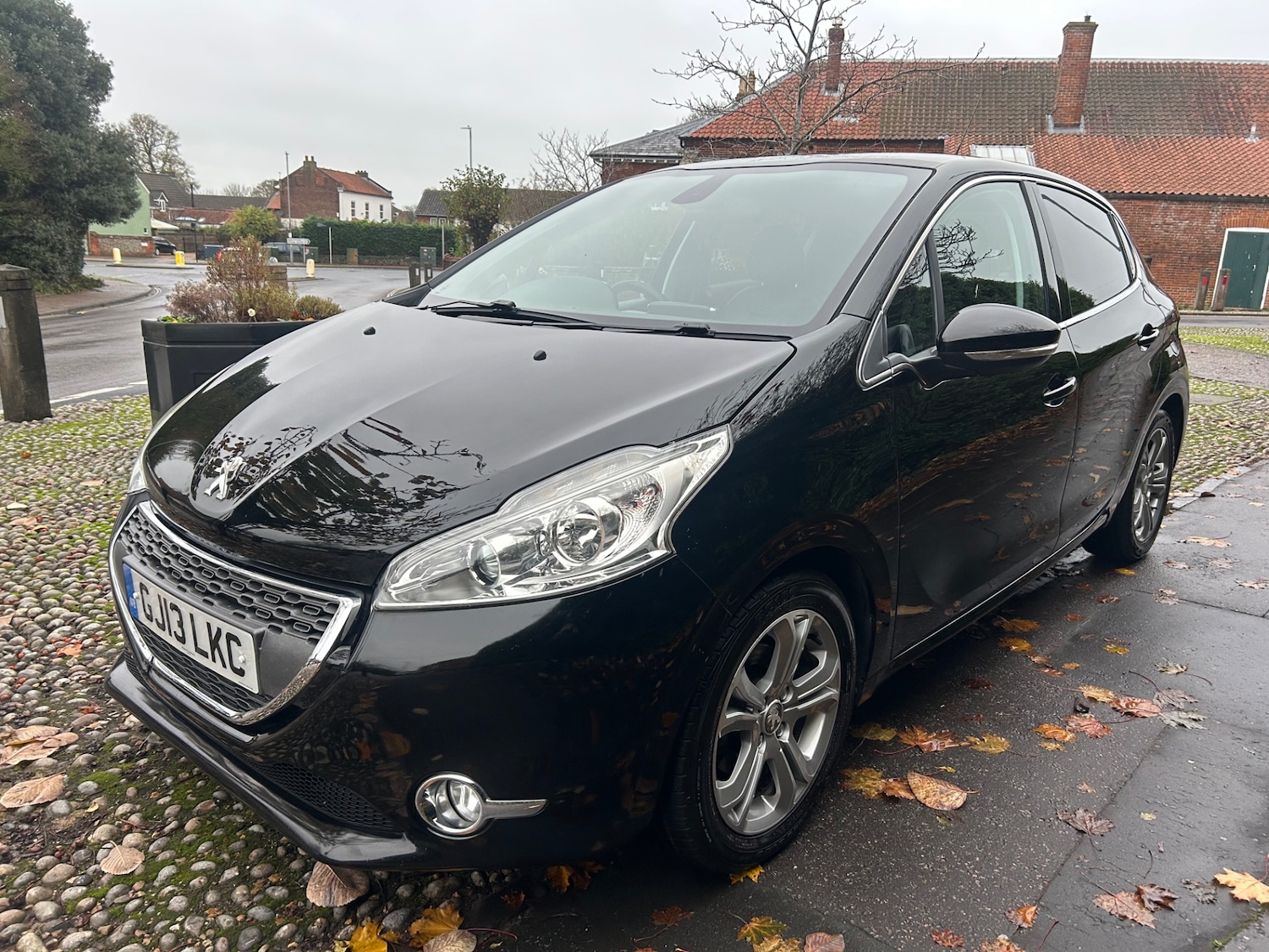 Used Peugeot 208 2013 for sale - 76590195: Photo 1