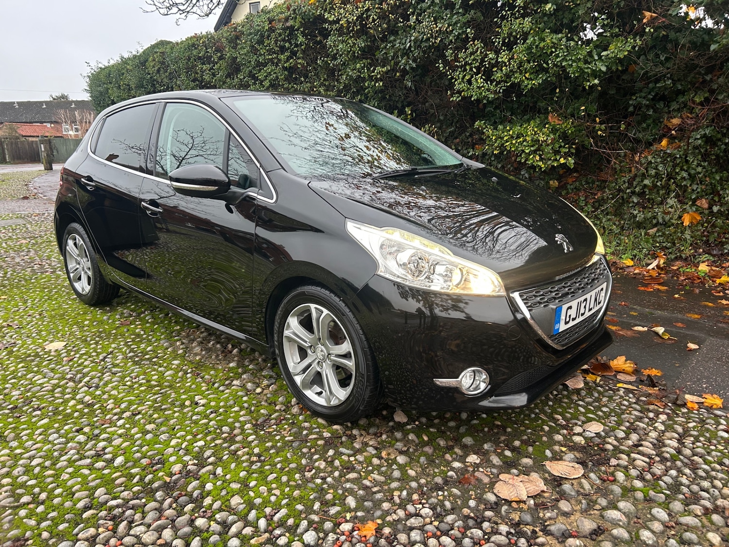 Used Peugeot 208 2013 for sale - 76590195: Photo 2