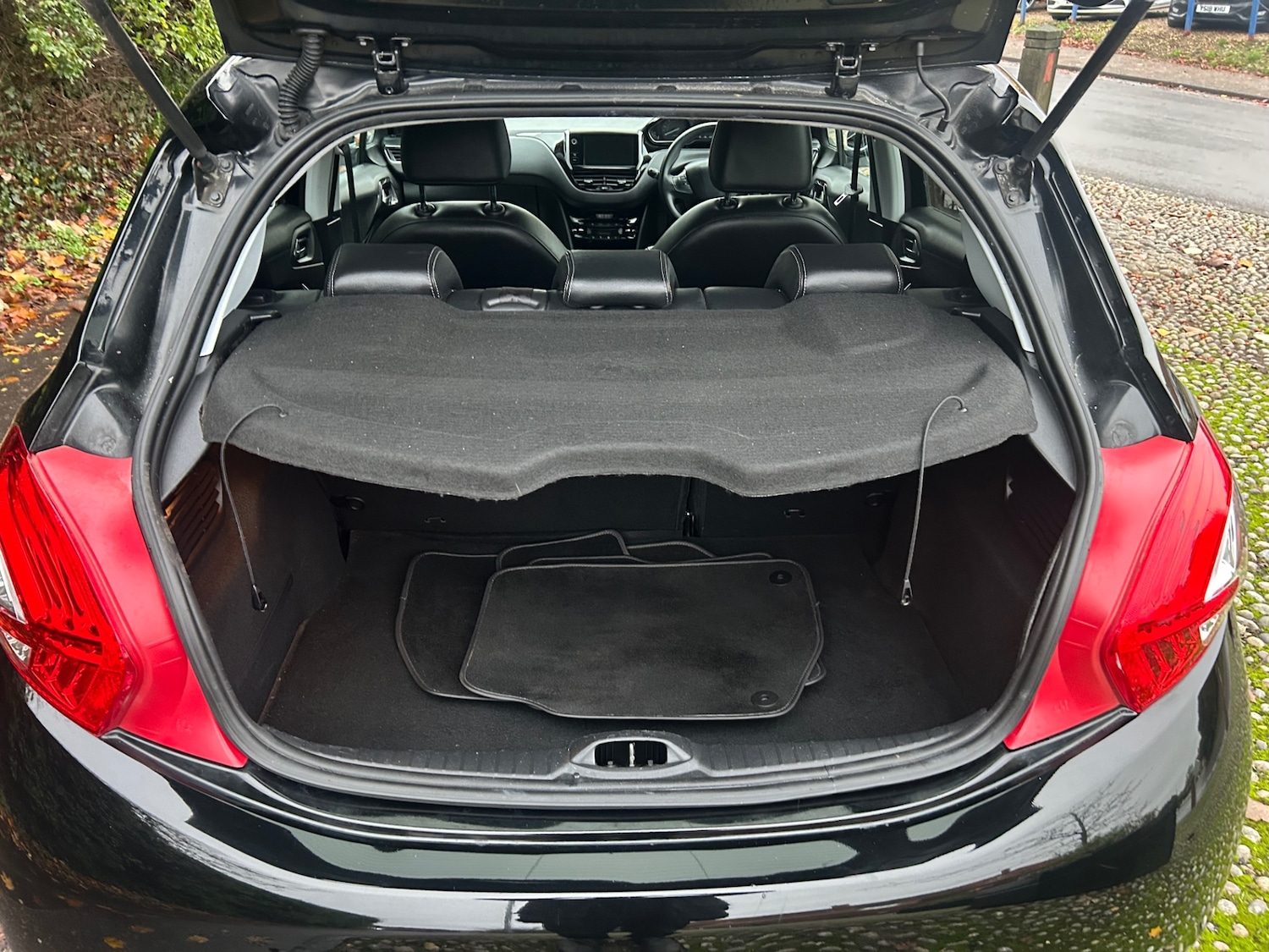 Used Peugeot 208 2013 for sale - 76590195: Photo 7