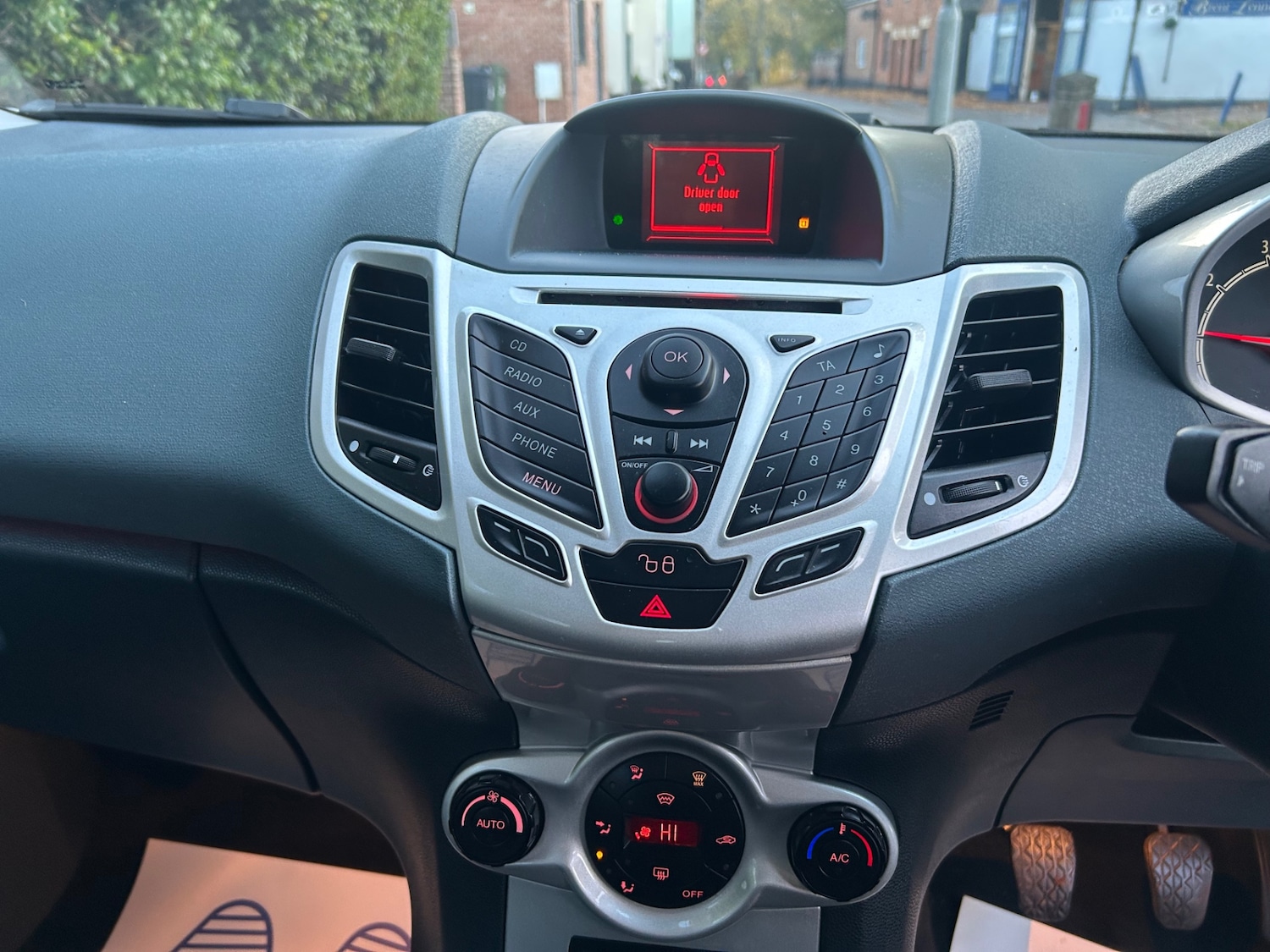 Used Ford Fiesta 2010 for sale - 76438436: Photo 11