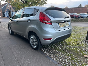 Used Ford Fiesta 2010 for sale - 76438436: Photo