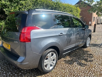 Used Peugeot 5008 2011 for sale - 78468317: Photo