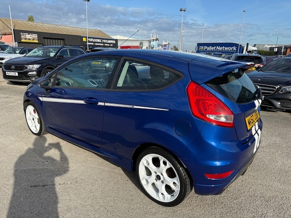 Used Ford Fiesta 2010 for sale - 76105401: Photo 4