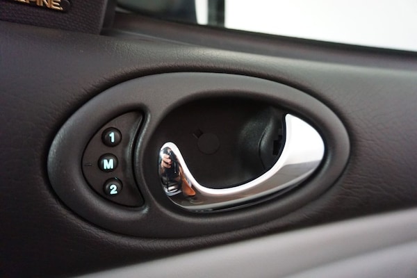 Used Jaguar XKR 2005 for sale - 74884305: Photo 31