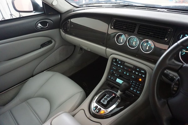 Used Jaguar XKR 2005 for sale - 74884305: Photo 34
