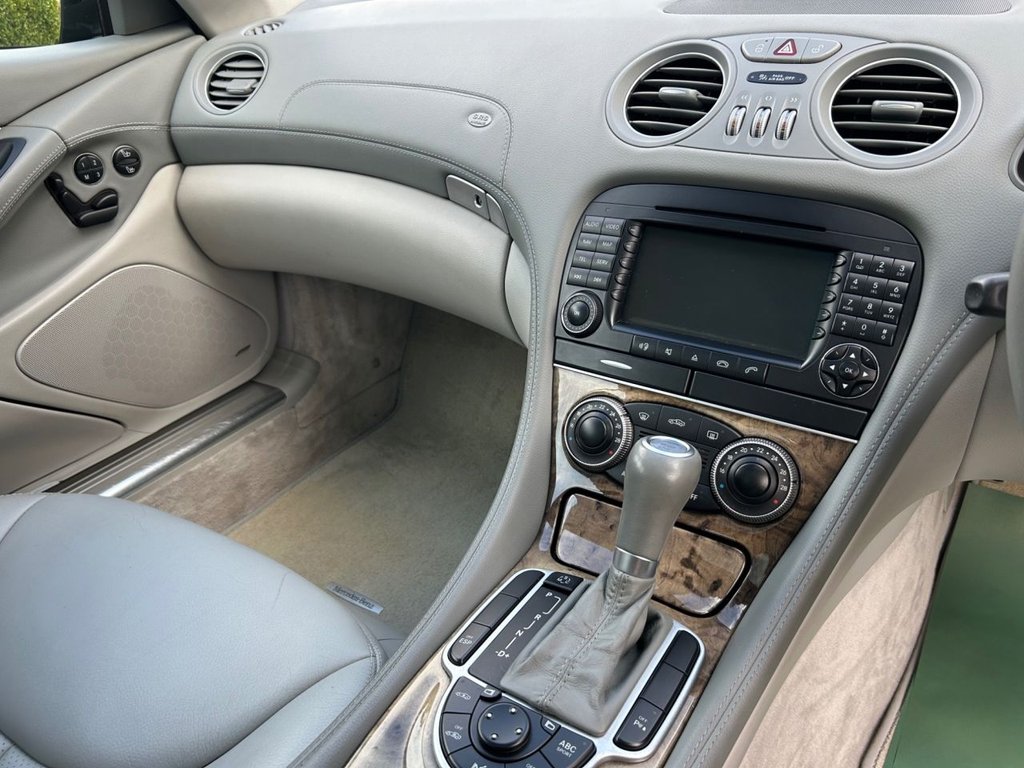 Used Mercedes-Benz SL 2006 for sale - 76500962: Photo 32