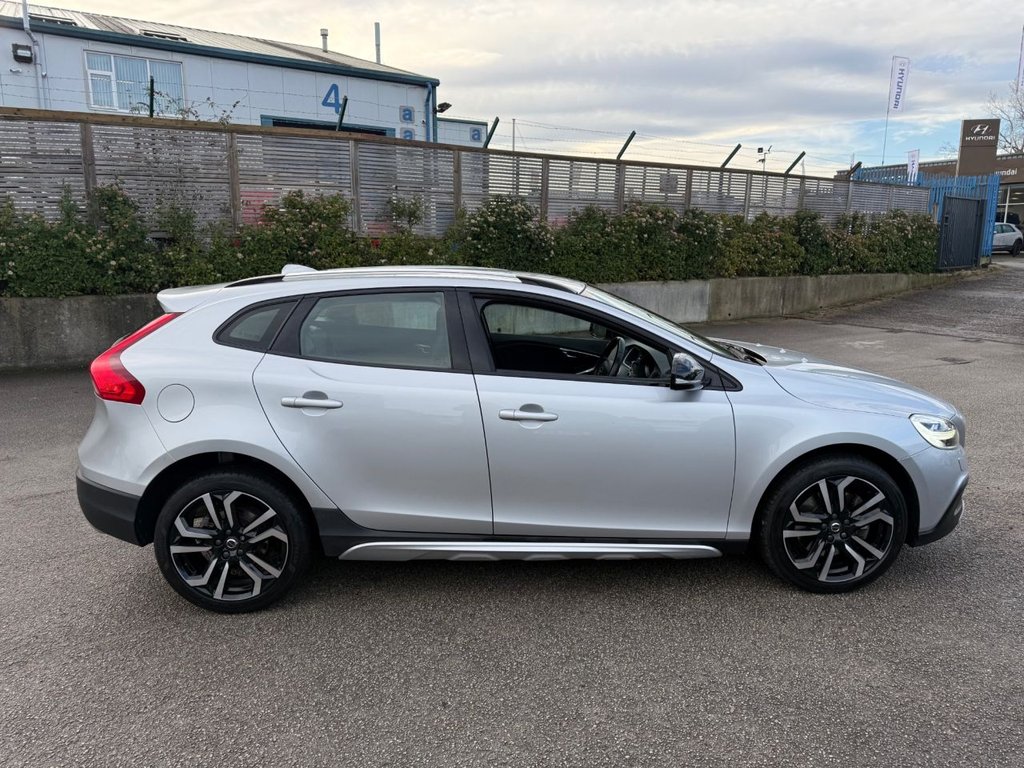 Used Volvo V40 Cross Country 2018 for sale - 77111250: Photo 10