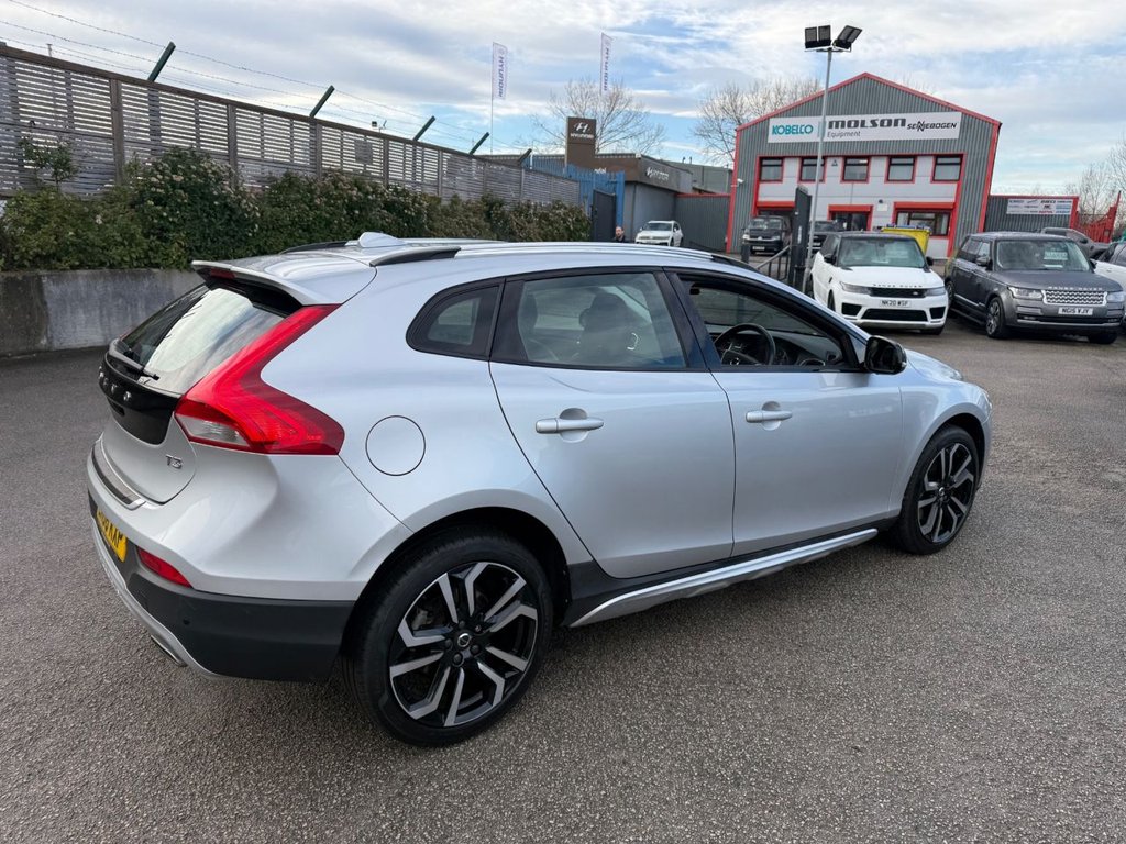 Used Volvo V40 Cross Country 2018 for sale - 77111250: Photo 9