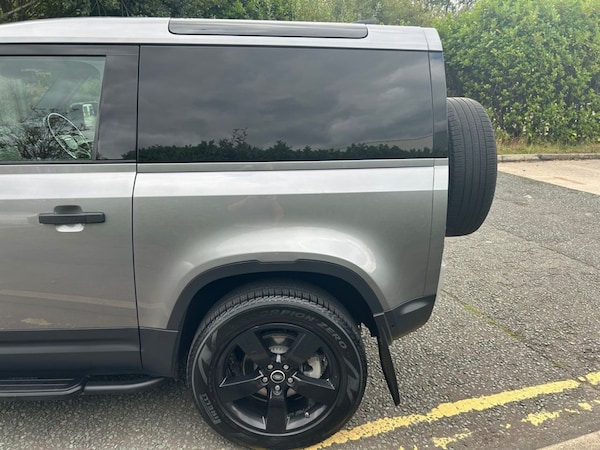 Used Land Rover Defender 2021 for sale - 76010193: Photo 11