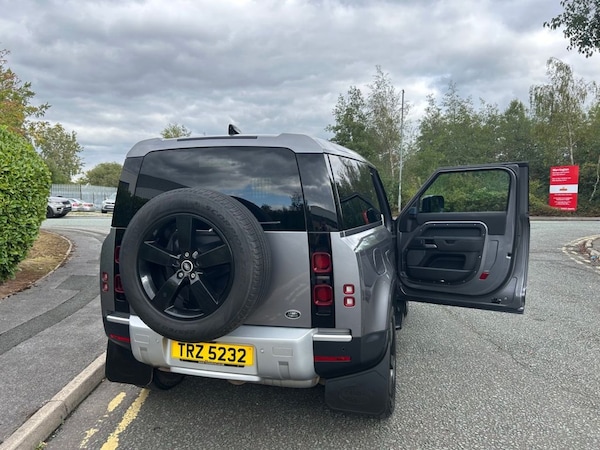 Used Land Rover Defender 2021 for sale - 76010193: Photo 14