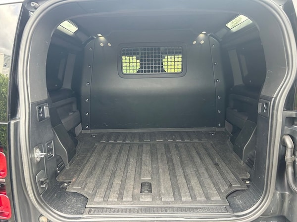 Used Land Rover Defender 2021 for sale - 76010193: Photo 16
