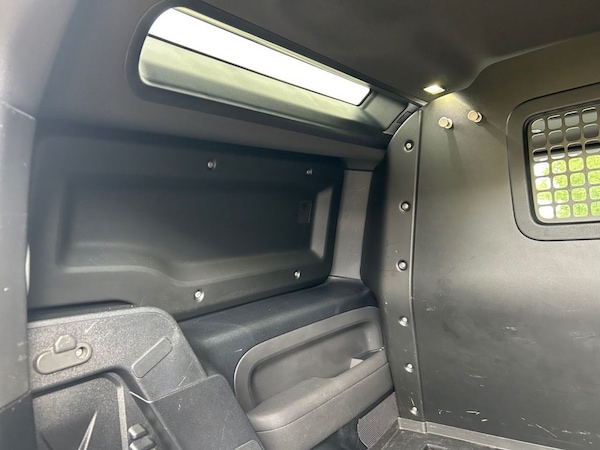 Used Land Rover Defender 2021 for sale - 76010193: Photo 18