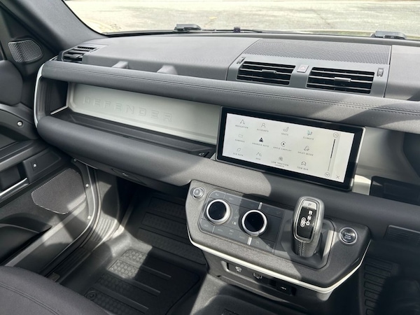 Used Land Rover Defender 2021 for sale - 76010193: Photo 28