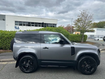 Used Land Rover Defender 2021 for sale - 76010193: Photo