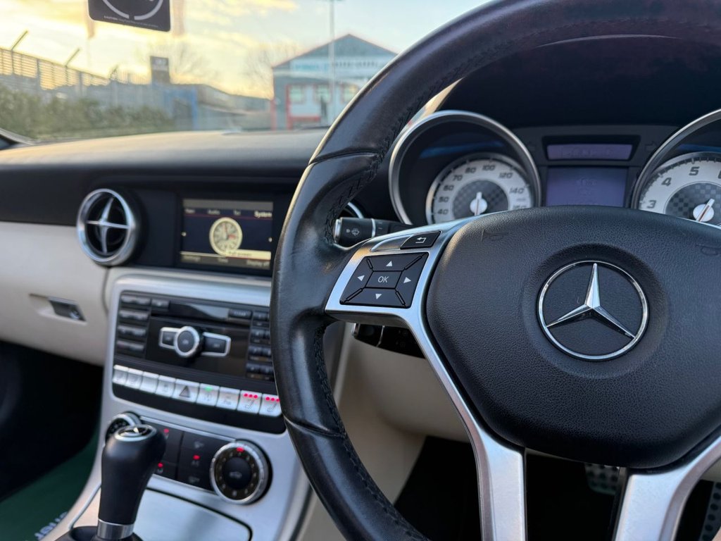 Used Mercedes-Benz SLK 2015 for sale - 76784009: Photo 18