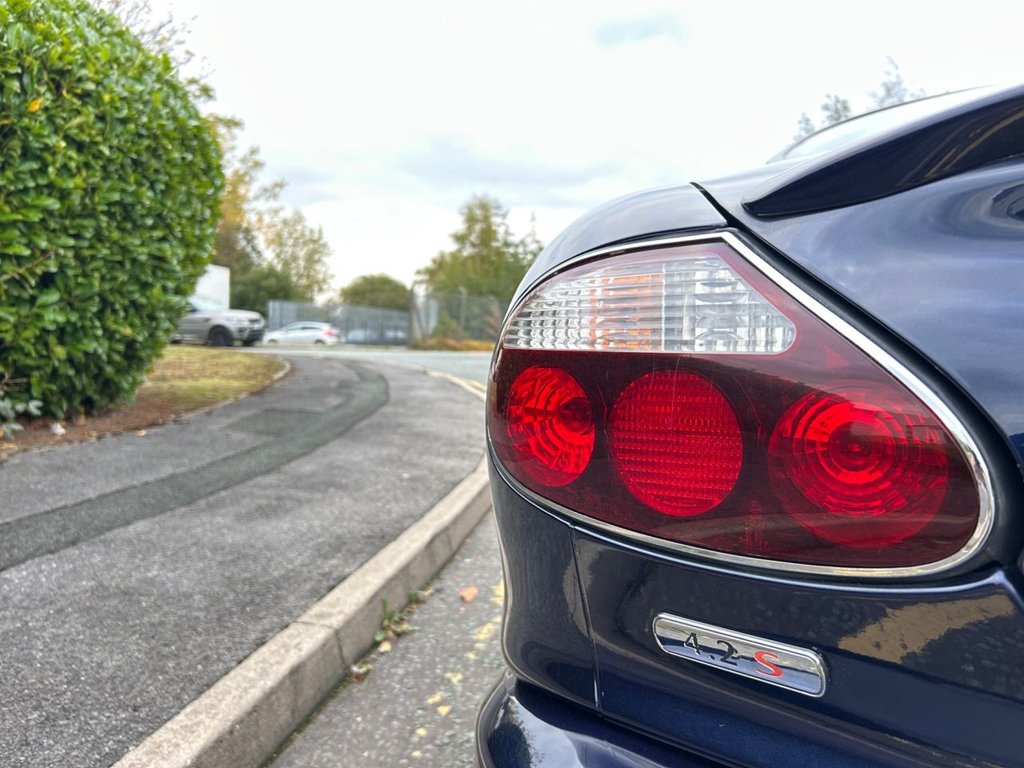 Used Jaguar XKR 2005 for sale - 76323054: Photo 11