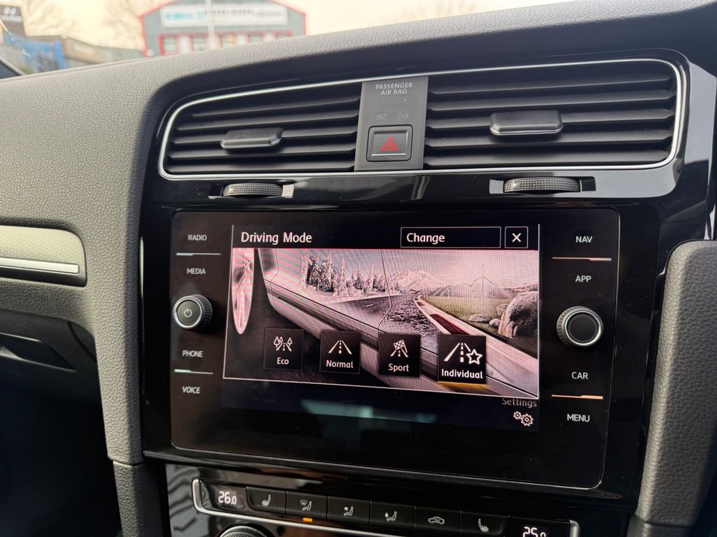 Used Volkswagen Golf 2017 for sale - 76901000: Photo 24