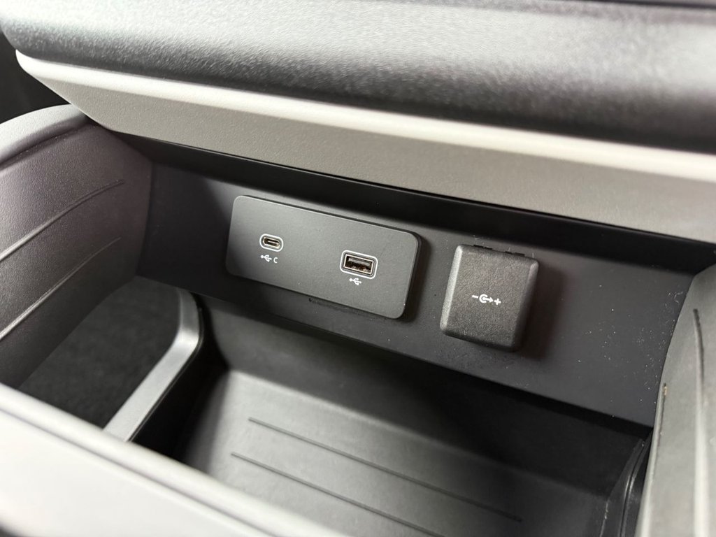 Used Land Rover Defender 2023 for sale - 75923535: Photo 27