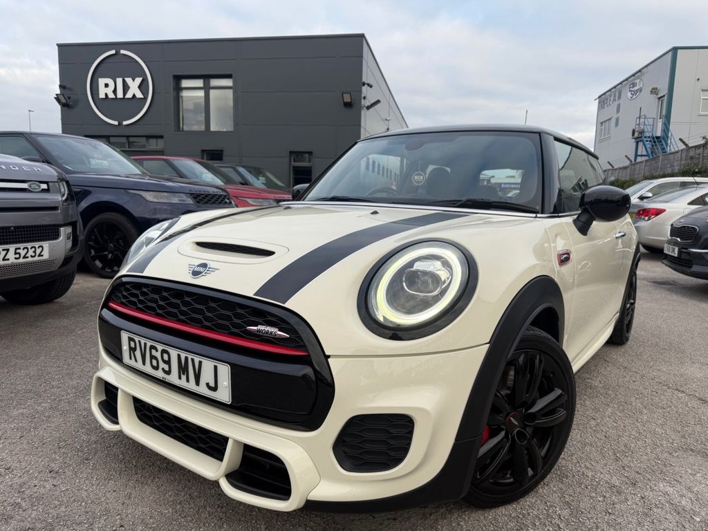 Used MINI Hatch 2019 for sale - 76203436: Photo 1