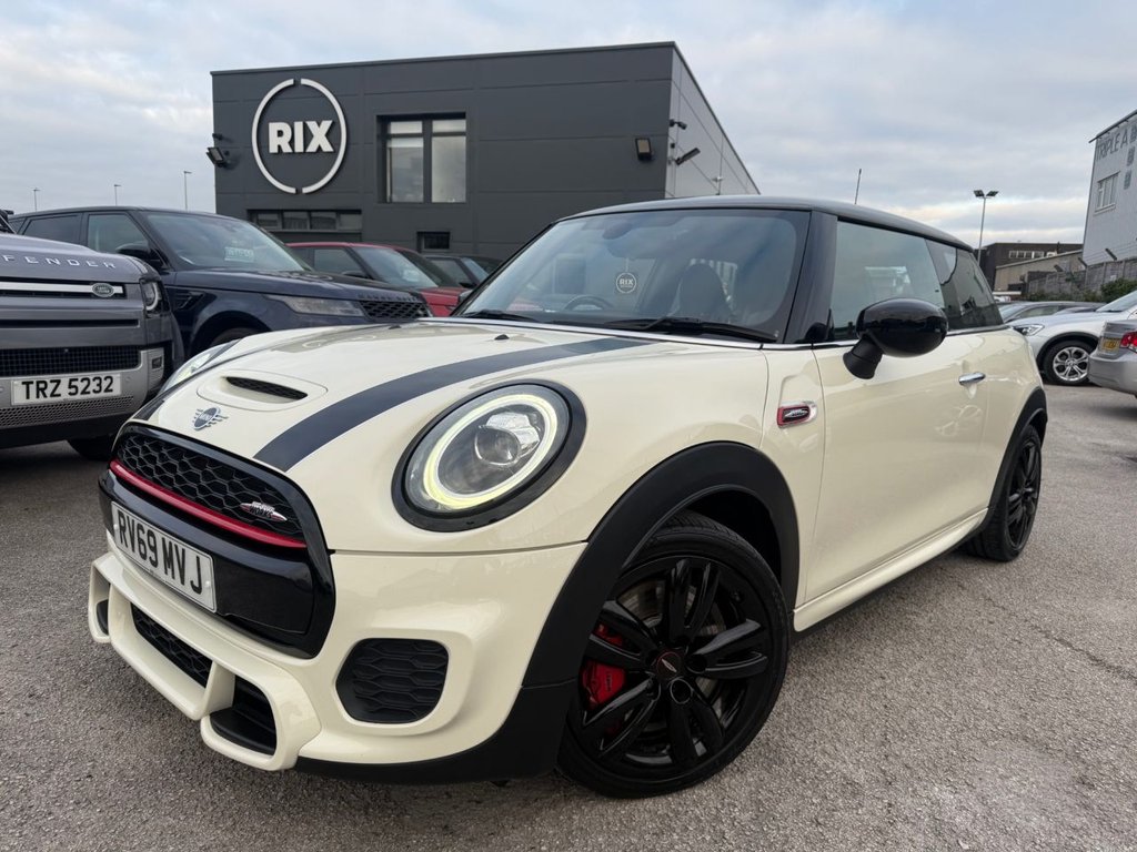 Used MINI Hatch 2019 for sale - 76203436: Photo 2