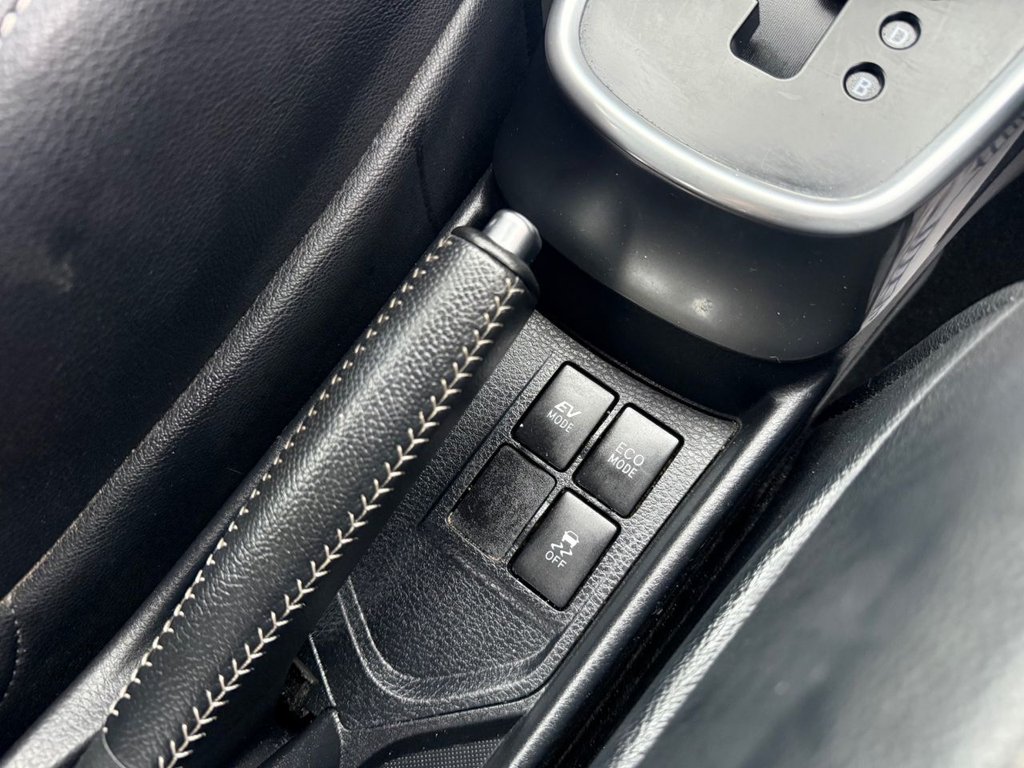 Used Toyota Yaris 2015 for sale - 77122137: Photo 24