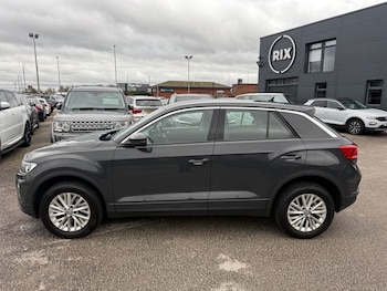 Used Volkswagen T-Roc 2018 for sale - 76582271: Photo